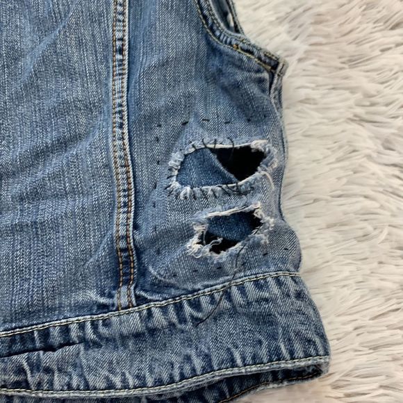 American Eagle Distressed Jean Vest - Picture 5 of 12